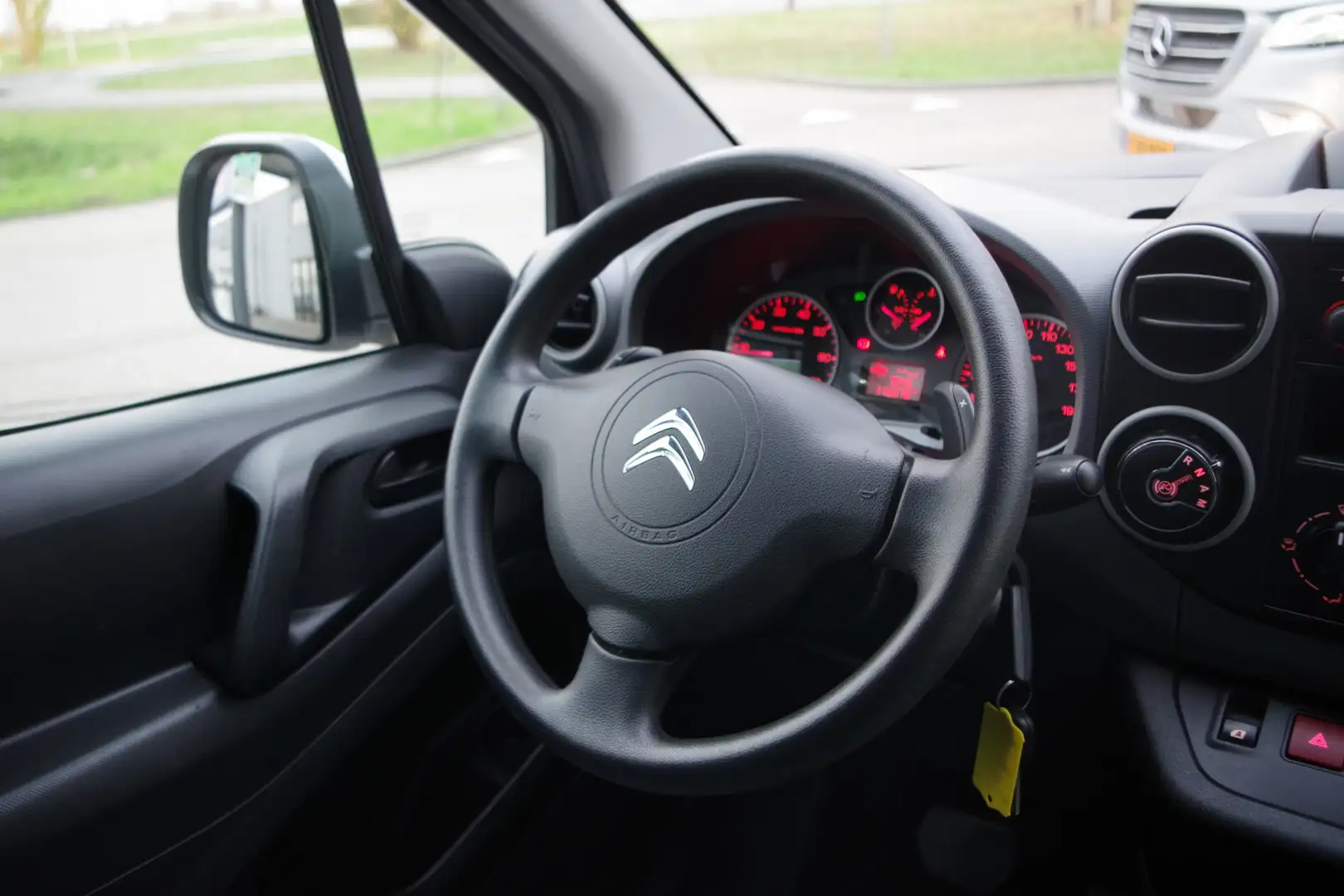 Citroen Berlingo 1.6 BlueHDI 100 PK AUtomaat Business Economy S&S, Wit - 2