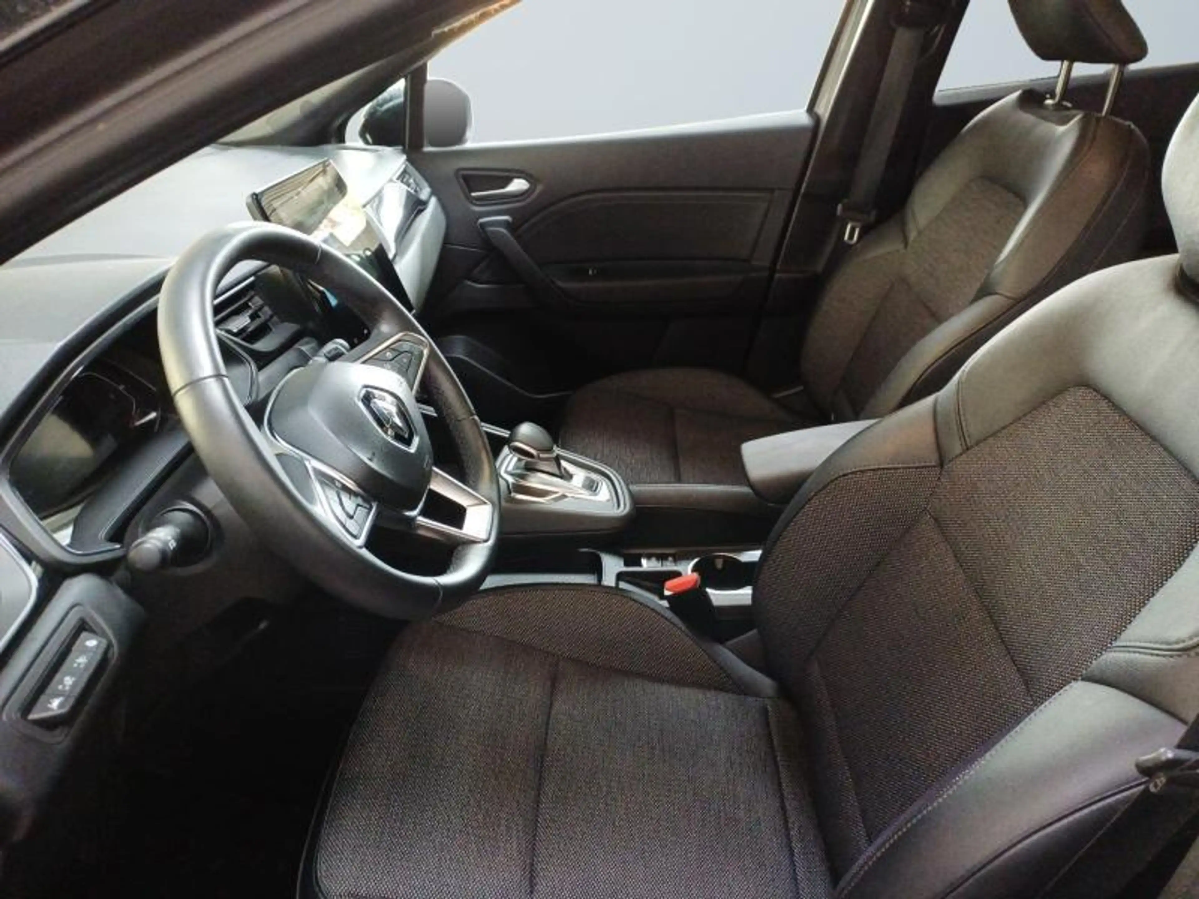 Renault Captur 1.33 TCe MHEV Rive Gauche EDC 140 Hp — photo 15