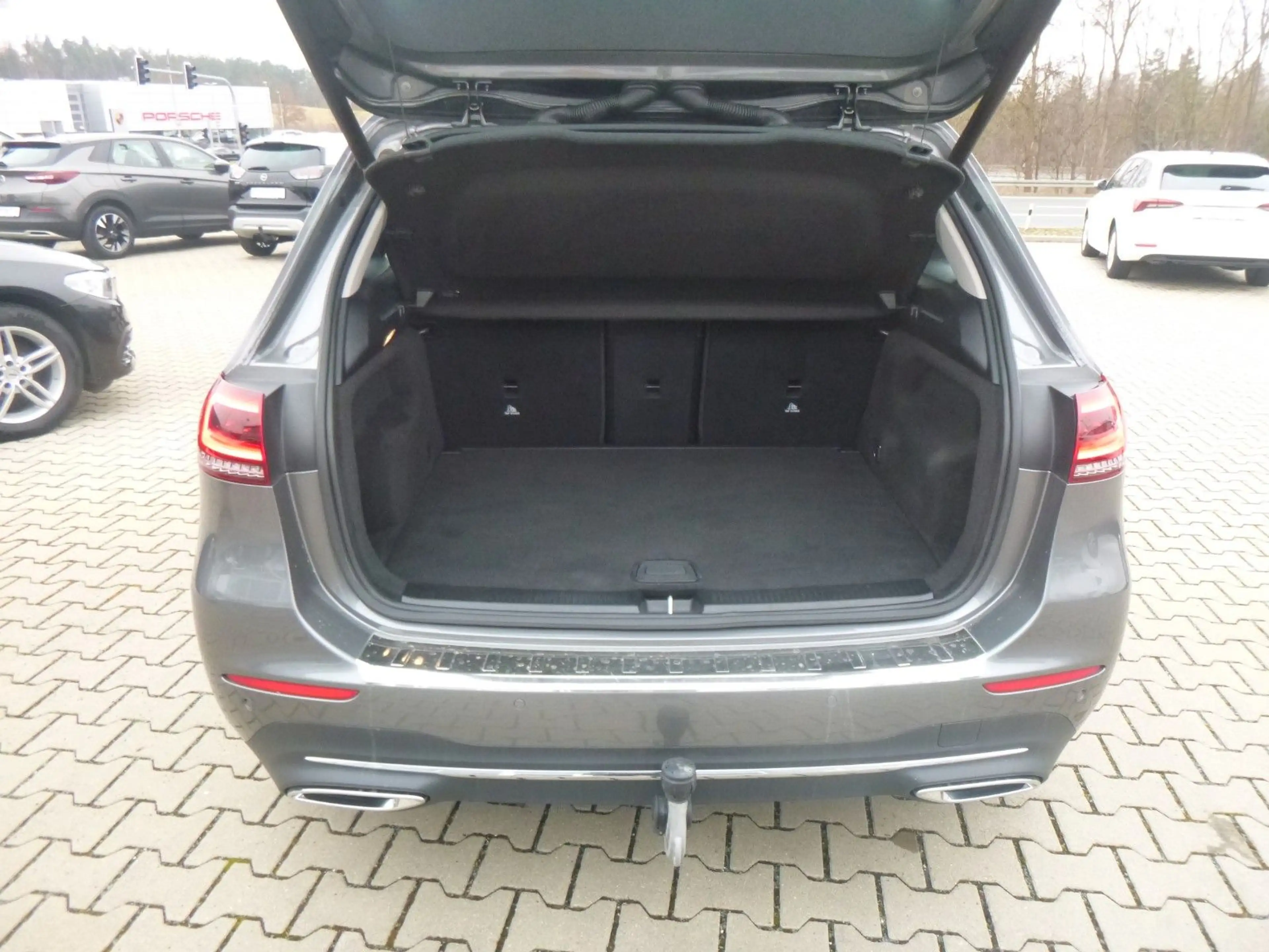 Mercedes-Benz B 180 AUT/AHK/NAV/KAM/PDC/LED — photo 9