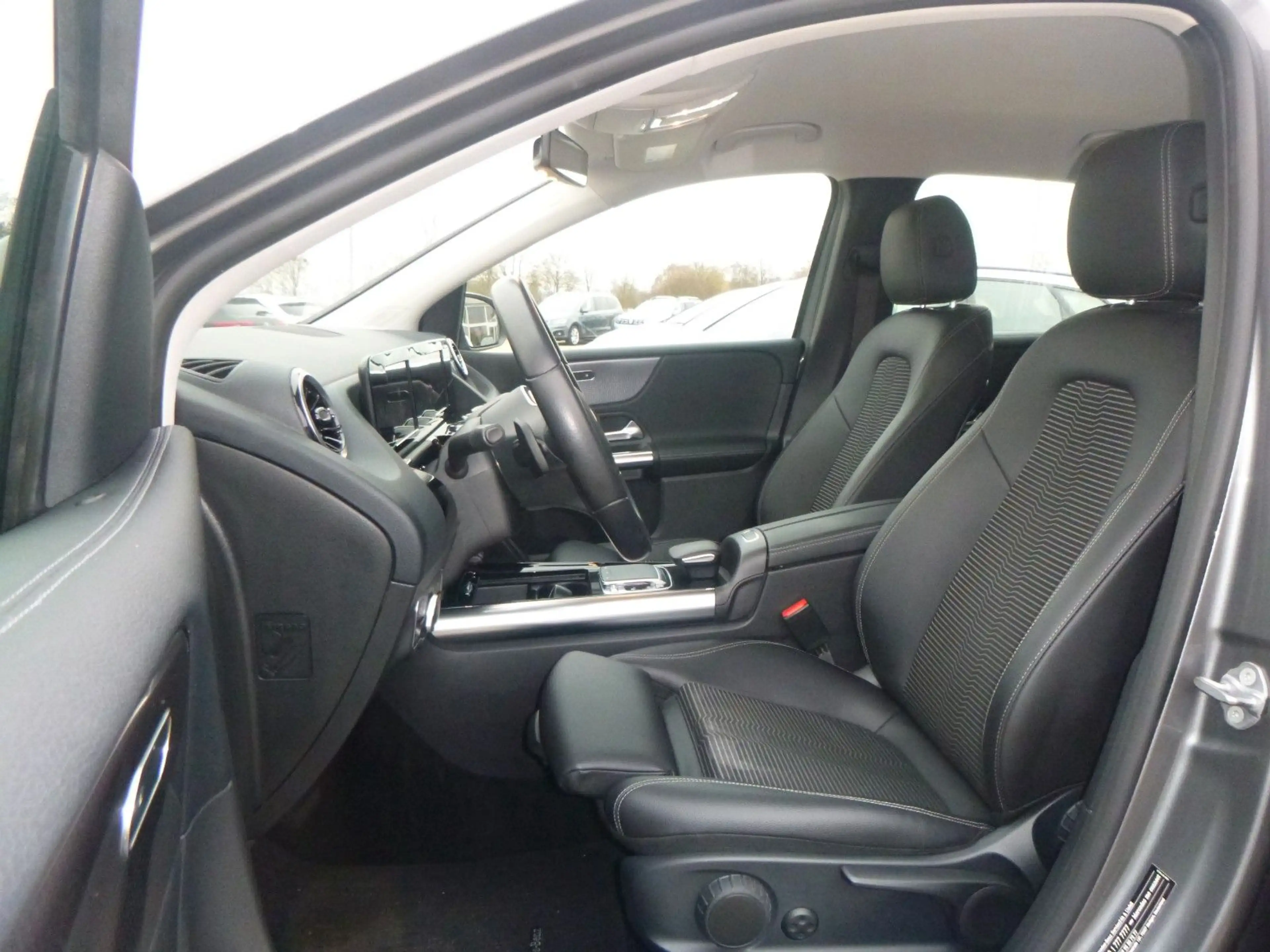 Mercedes-Benz B 180 AUT/AHK/NAV/KAM/PDC/LED — photo 11