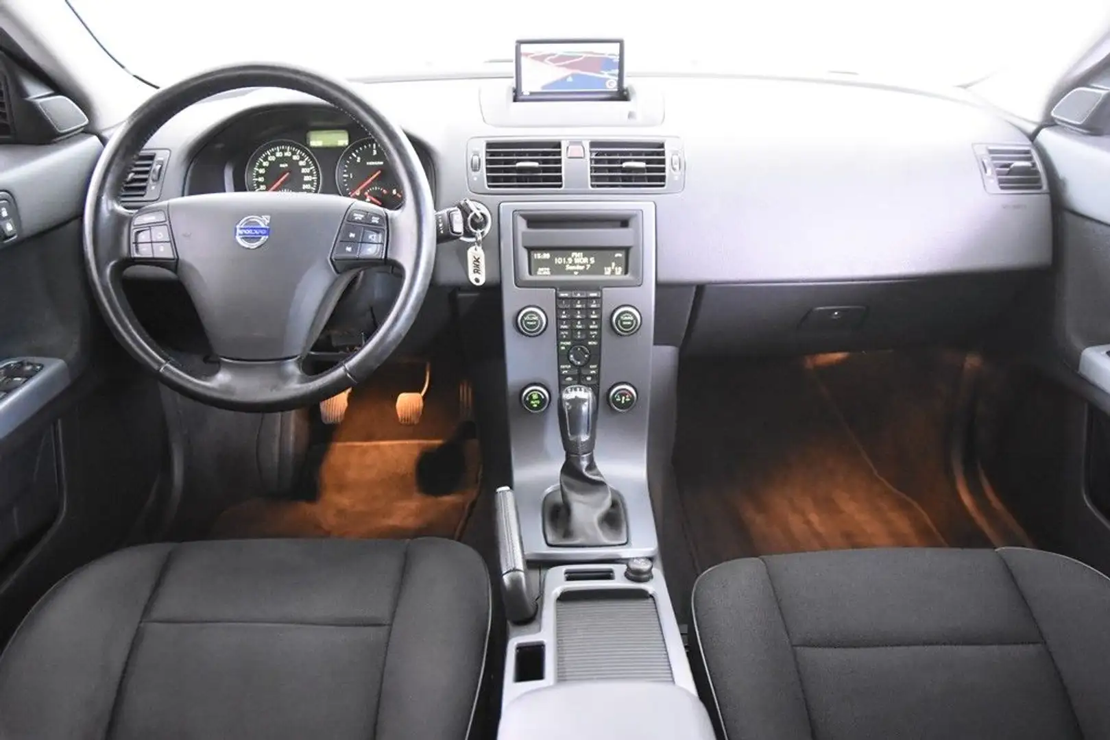 Volvo V50 D3 Momentum *Navi*PDC*AHK*SHZ* Argent - 2