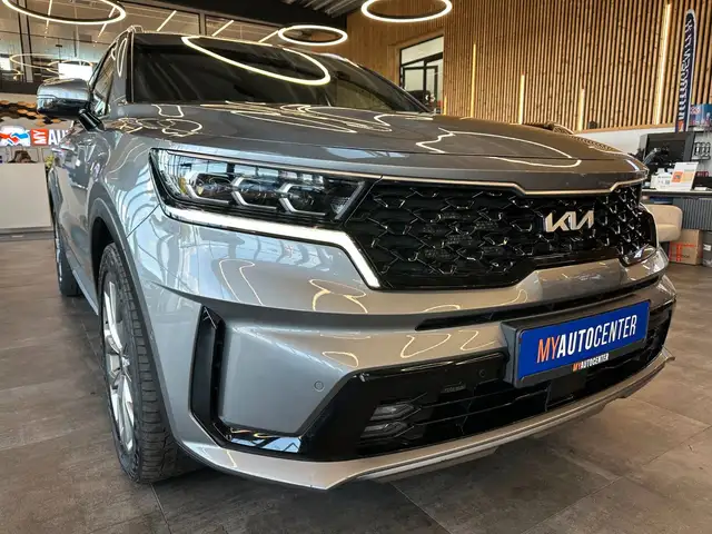 Kia Sorento view 3