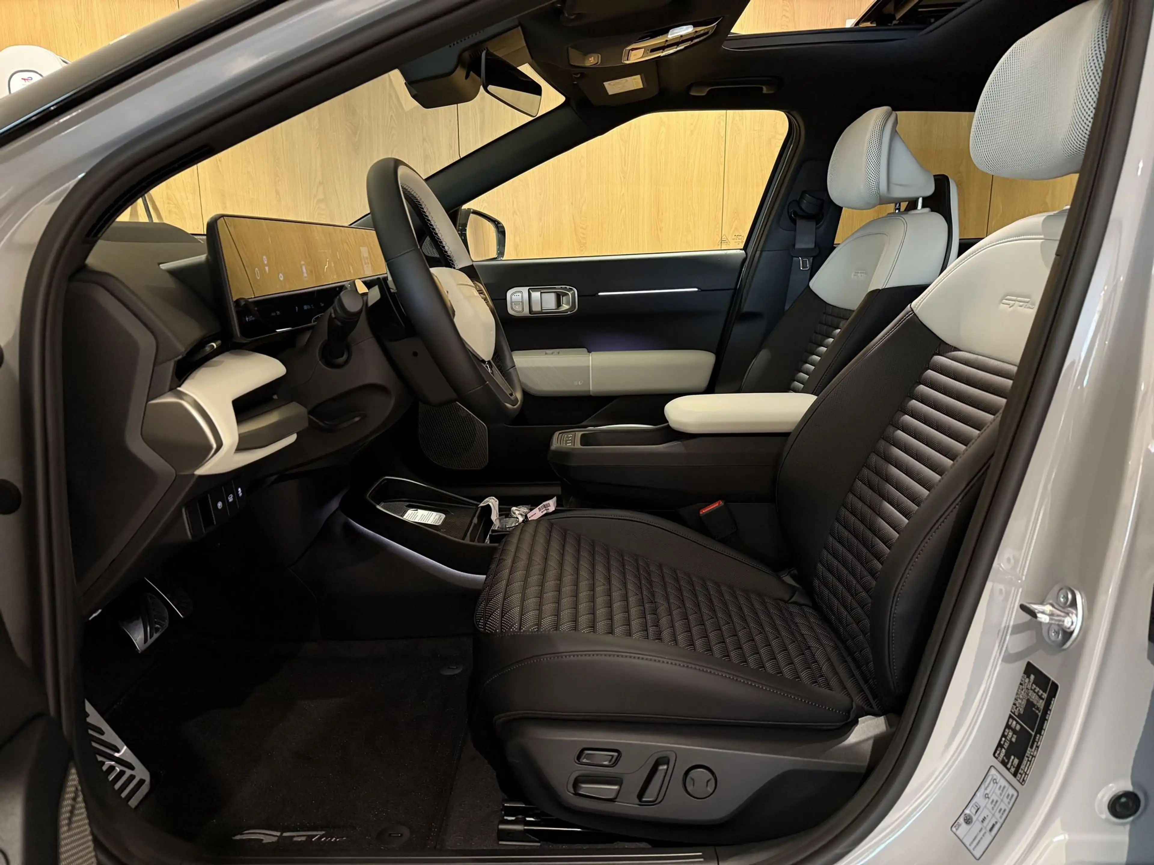 Kia EV4 GT Line + Pack Premium + Toit Ouvrant — photo 11
