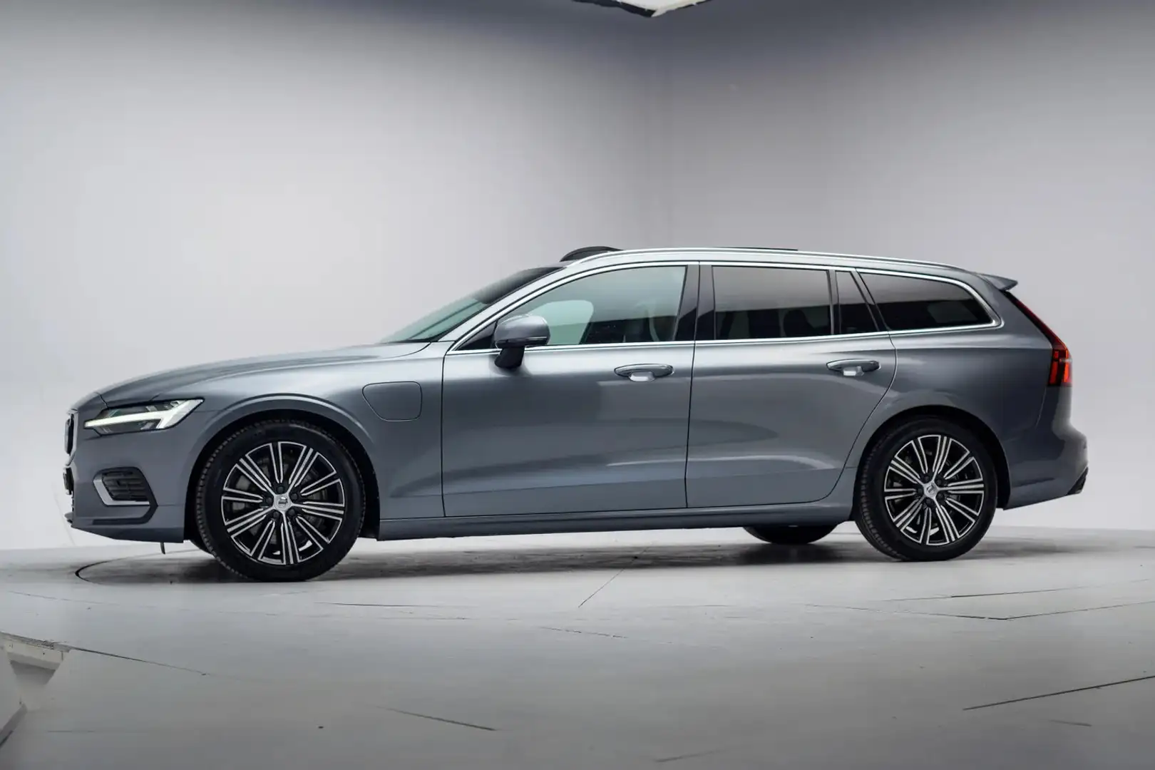 Volvo V60 2.0 T6 Recharge AWD Inscription [ Panorama H/K Led Gris - 2