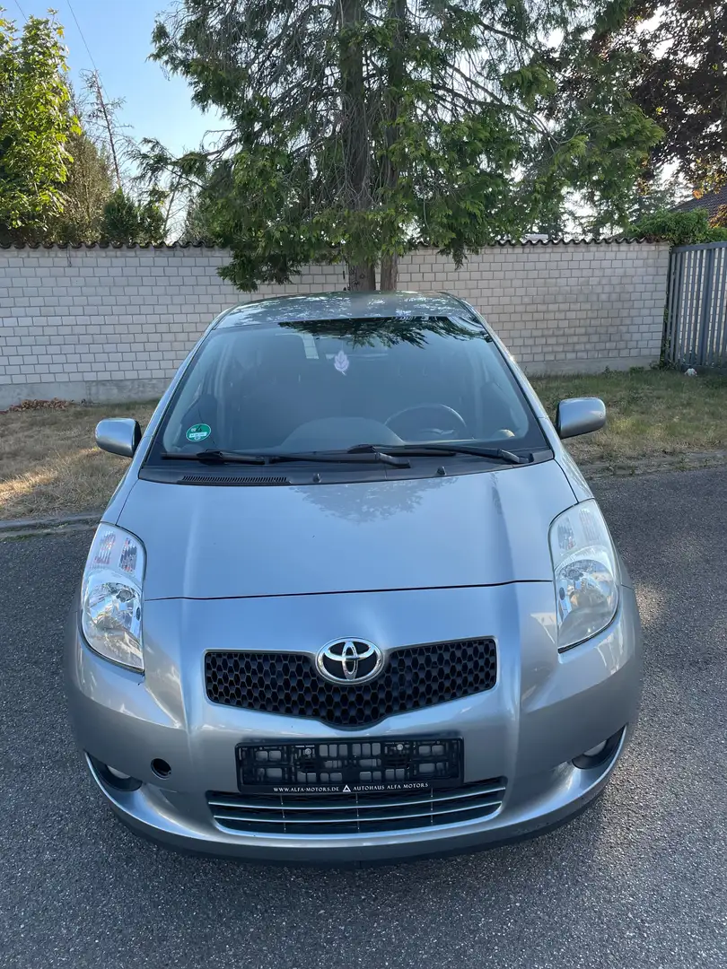 Toyota Yaris TÜV Neu // Inspektion neu // 8 Fach bereift // Grigio - 2
