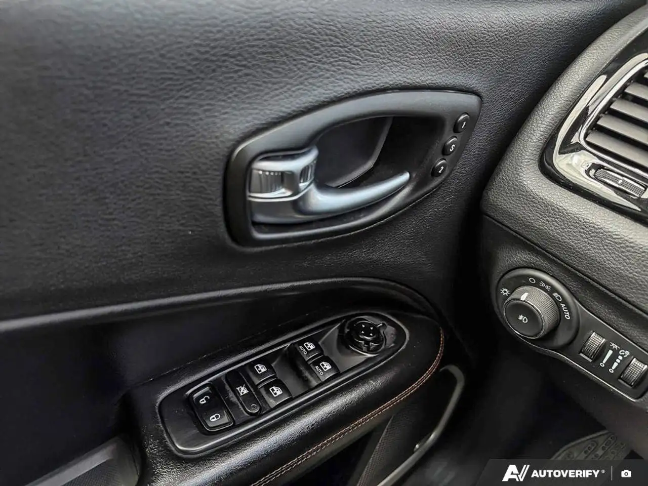 Jeep Compass photo Jeep Compass