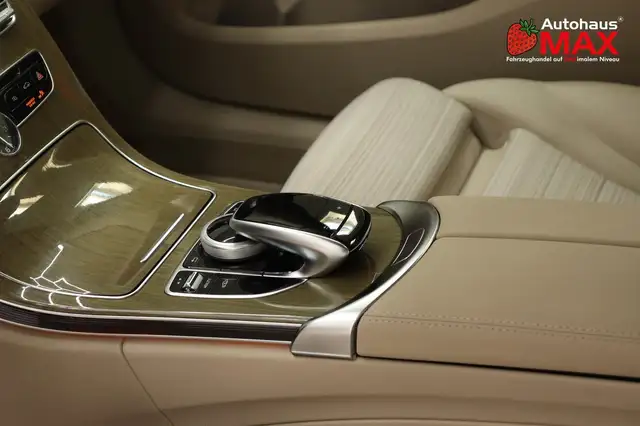 Mercedes-Benz 250 view 13