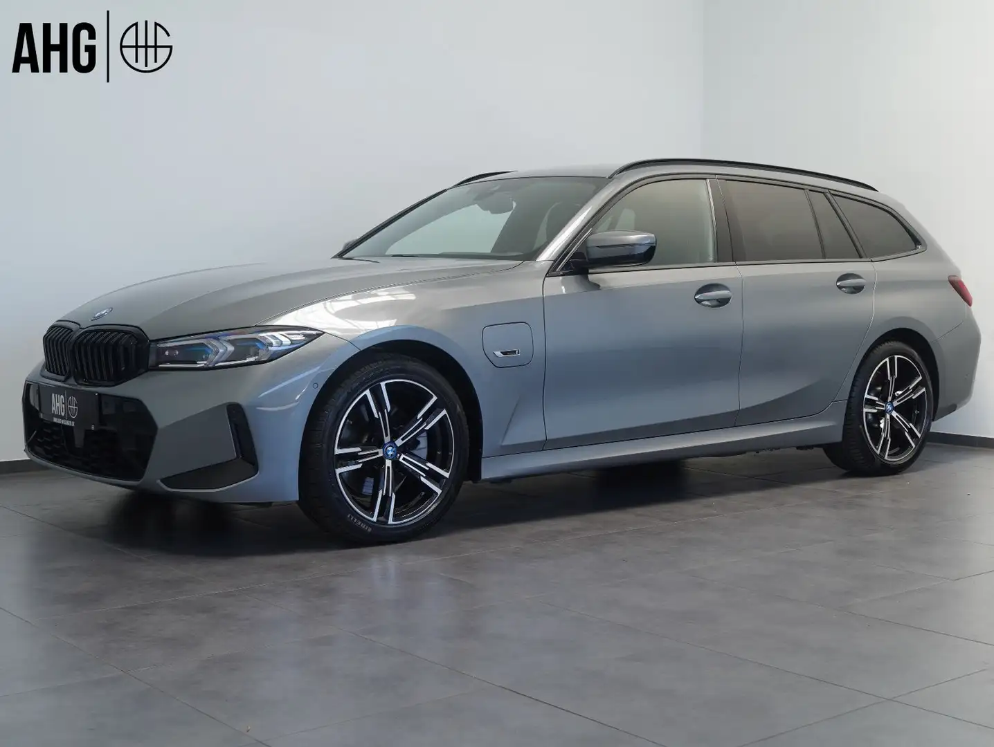 BMW 320 e Touring M Sport FACELIFT/WIDESCREEN/HEADUP Schwarz - 1
