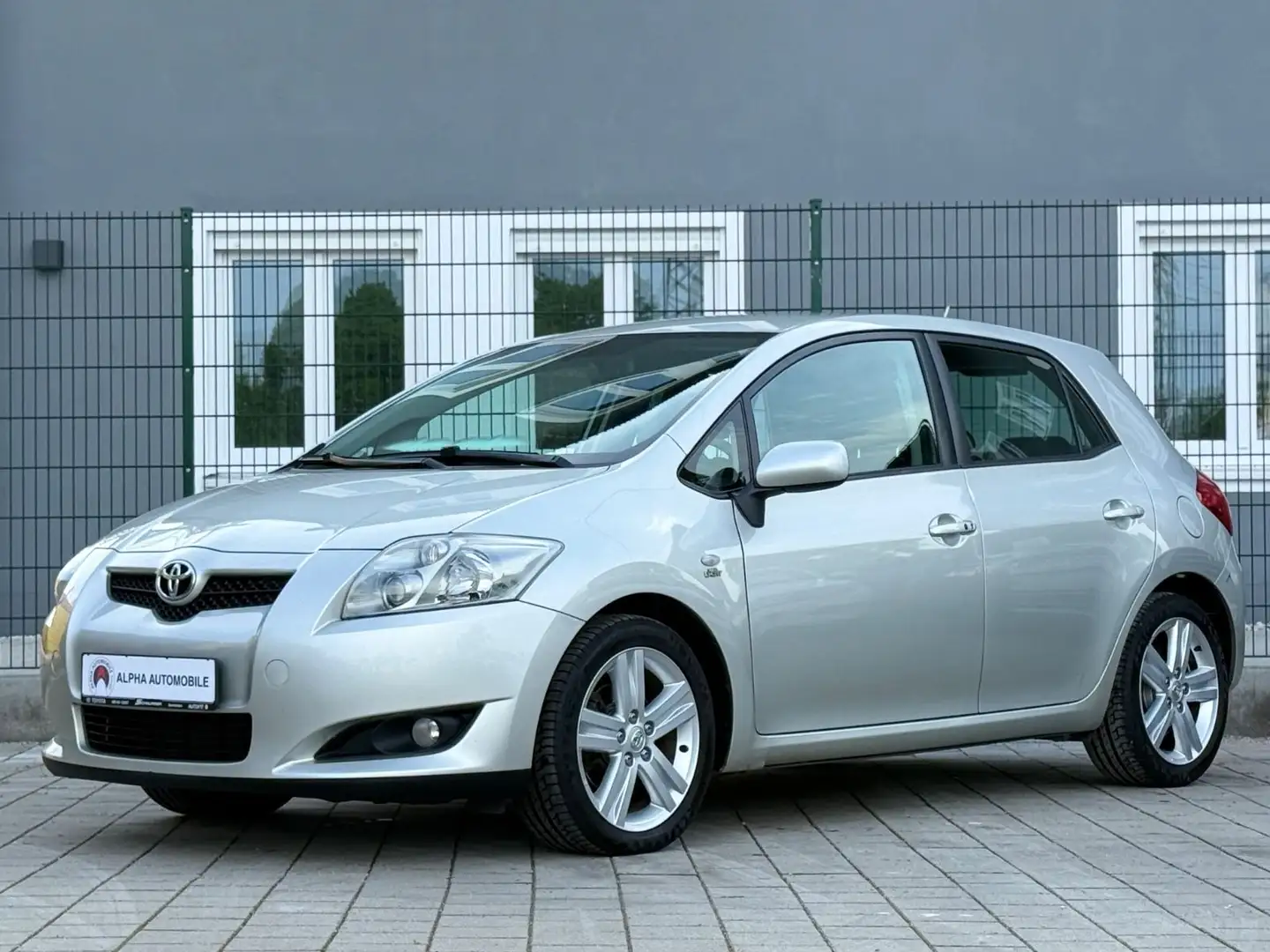 Toyota Auris D-CAT Argent - 1