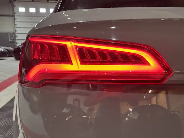 Audi SQ5 view 11
