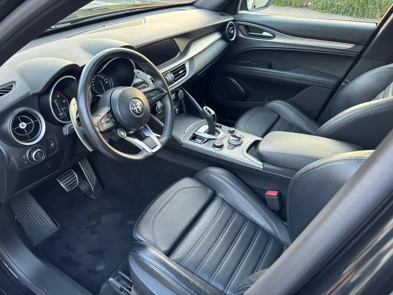 Alfa Romeo Stelvio 2023 — фото 9