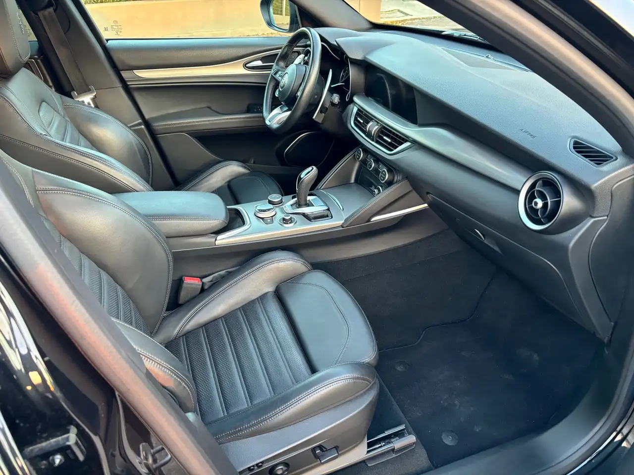 Alfa Romeo Stelvio 2023 — фото 11