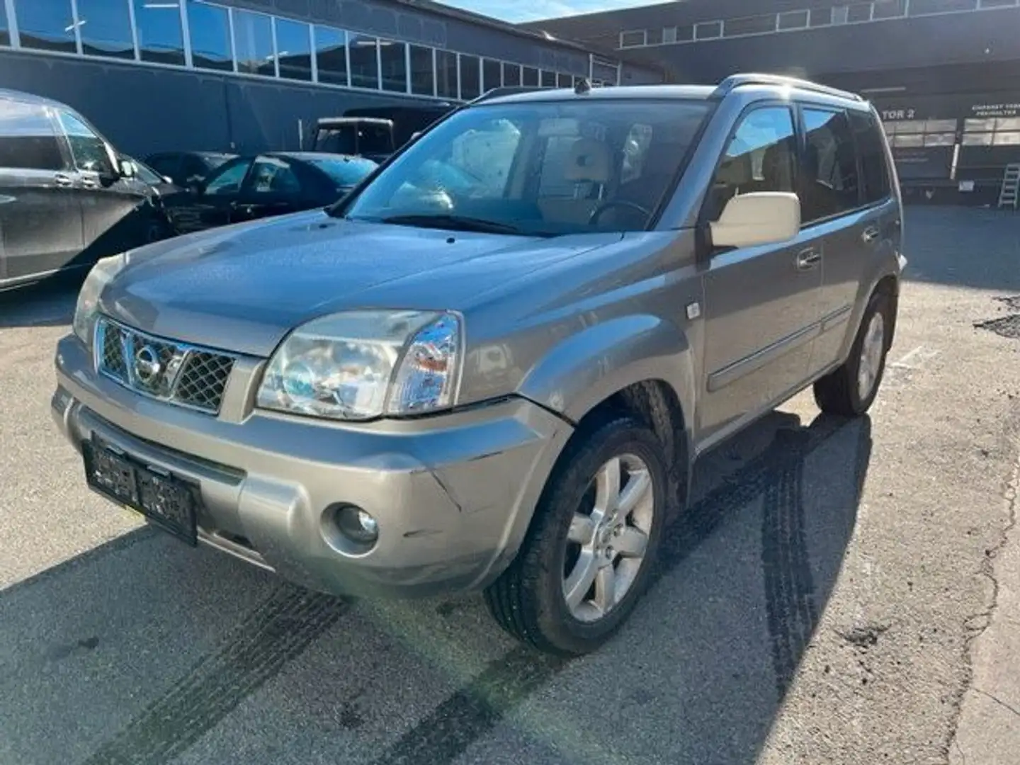 Nissan X-Trail 4x4 siva - 1