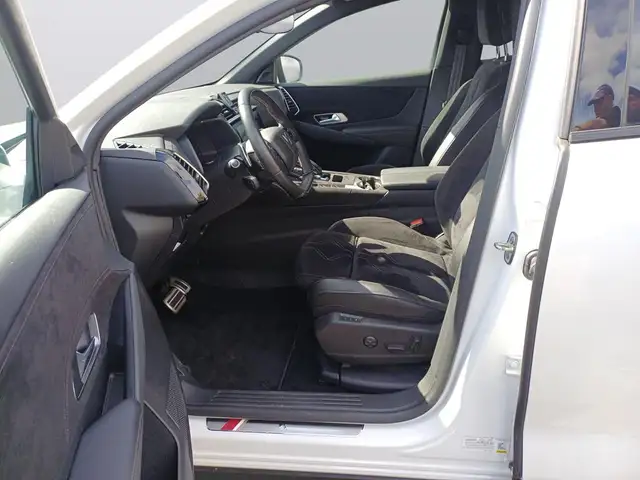 DS Automobiles DS 7 view 12