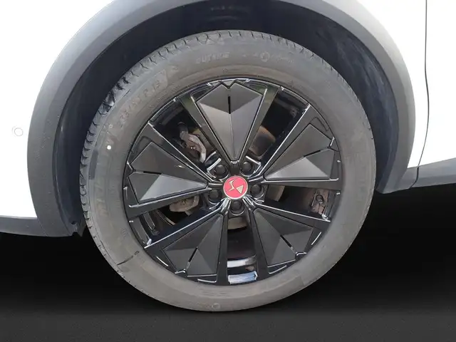 DS Automobiles DS 7 view 9