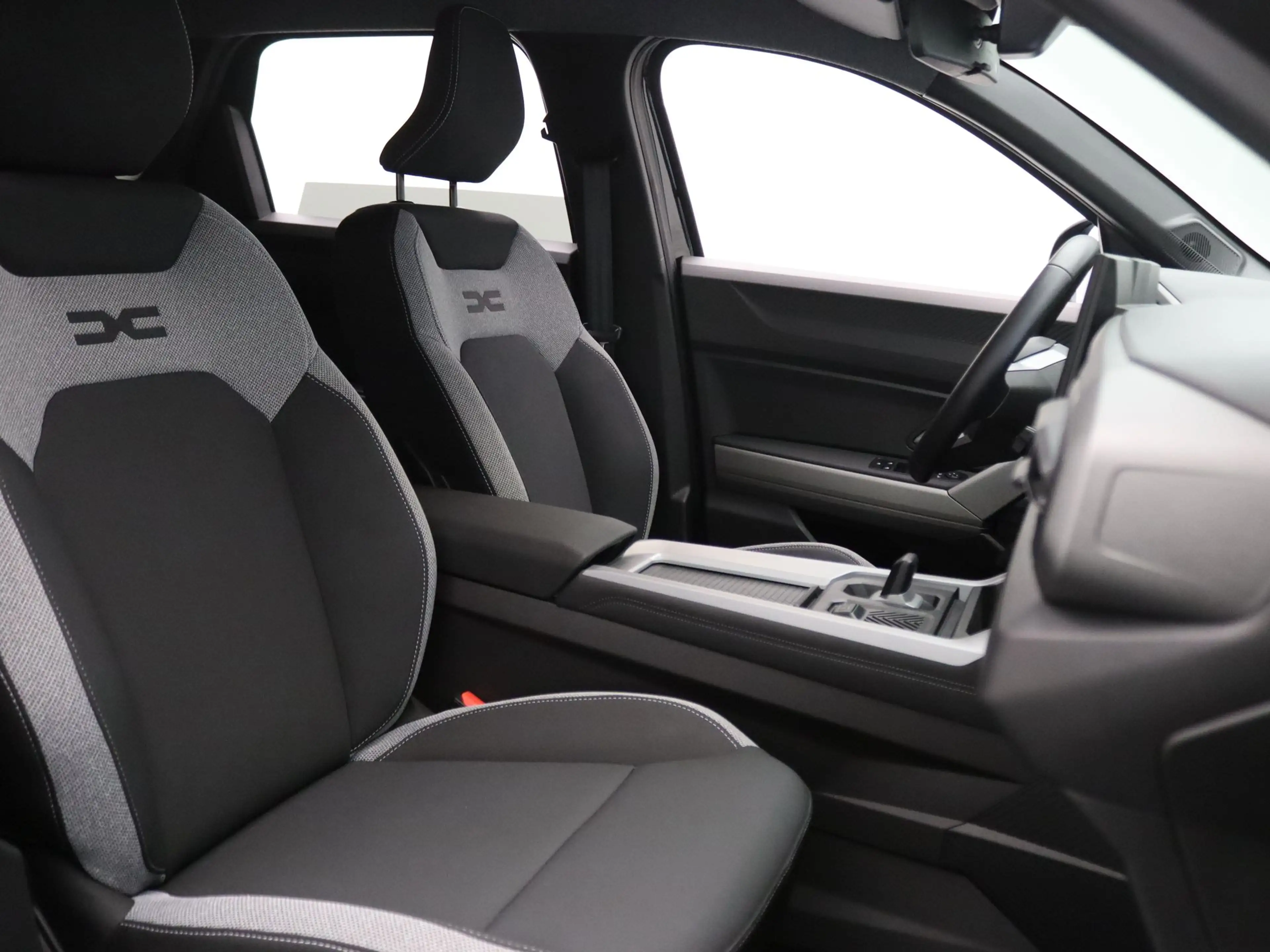 Dacia Bigster 155pk Hybrid Journey Apple Carplay/Android Auto | — photo 32