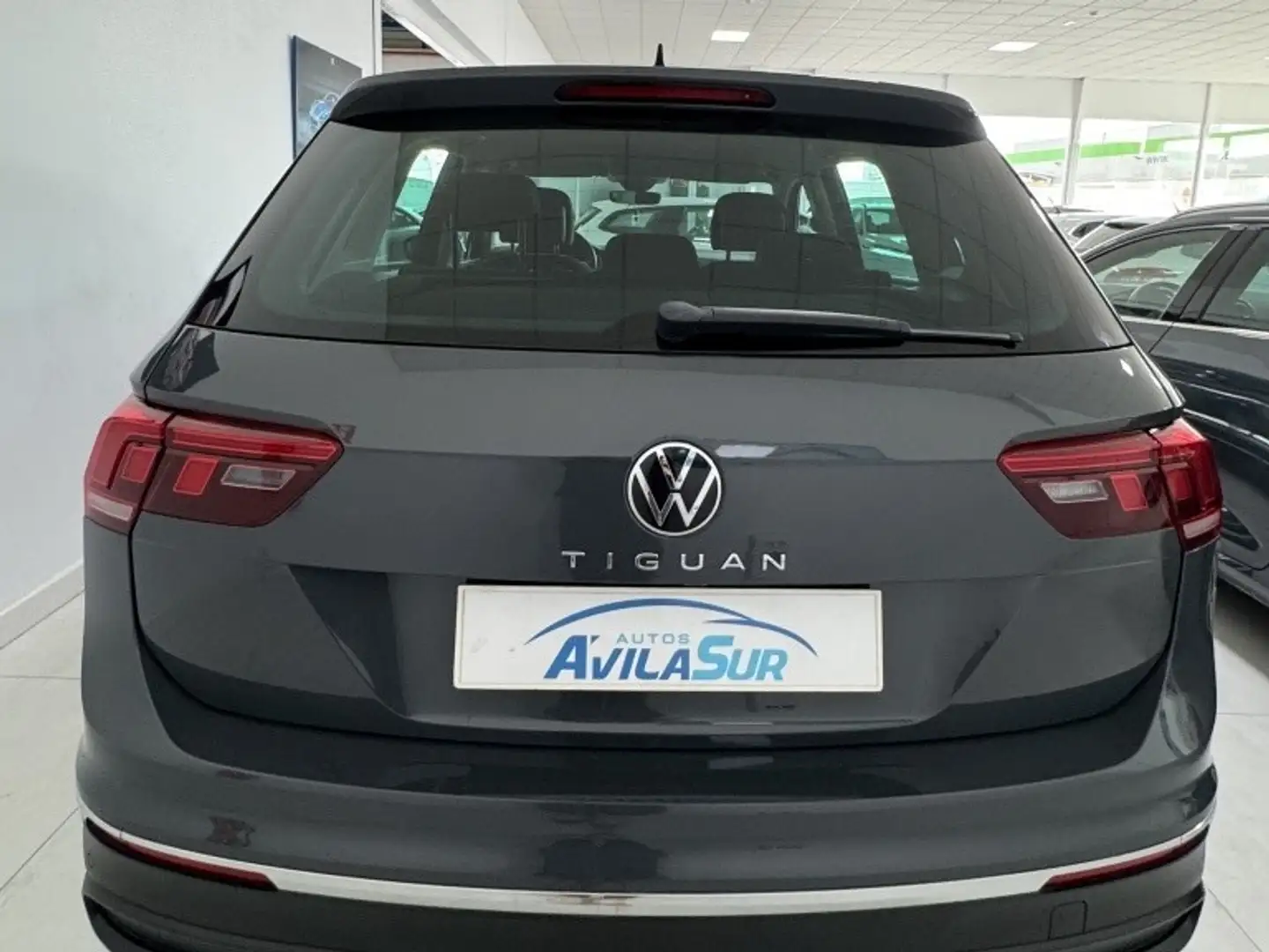 Volkswagen Tiguan 1.5 TSI Urban Sport DSG 110kW Gris - 2