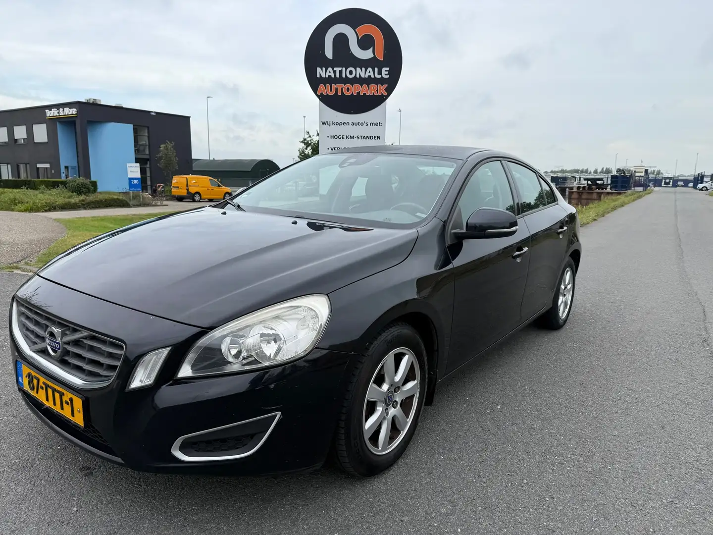 Volvo S60 2012 * 1.6 DRIVe Business * AIRCO * EURO 5 * APK * Zwart - 1
