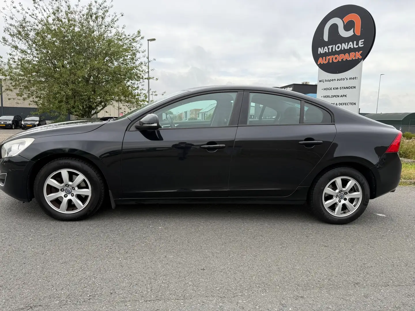 Volvo S60 2012 * 1.6 DRIVe Business * AIRCO * EURO 5 * APK * Zwart - 2