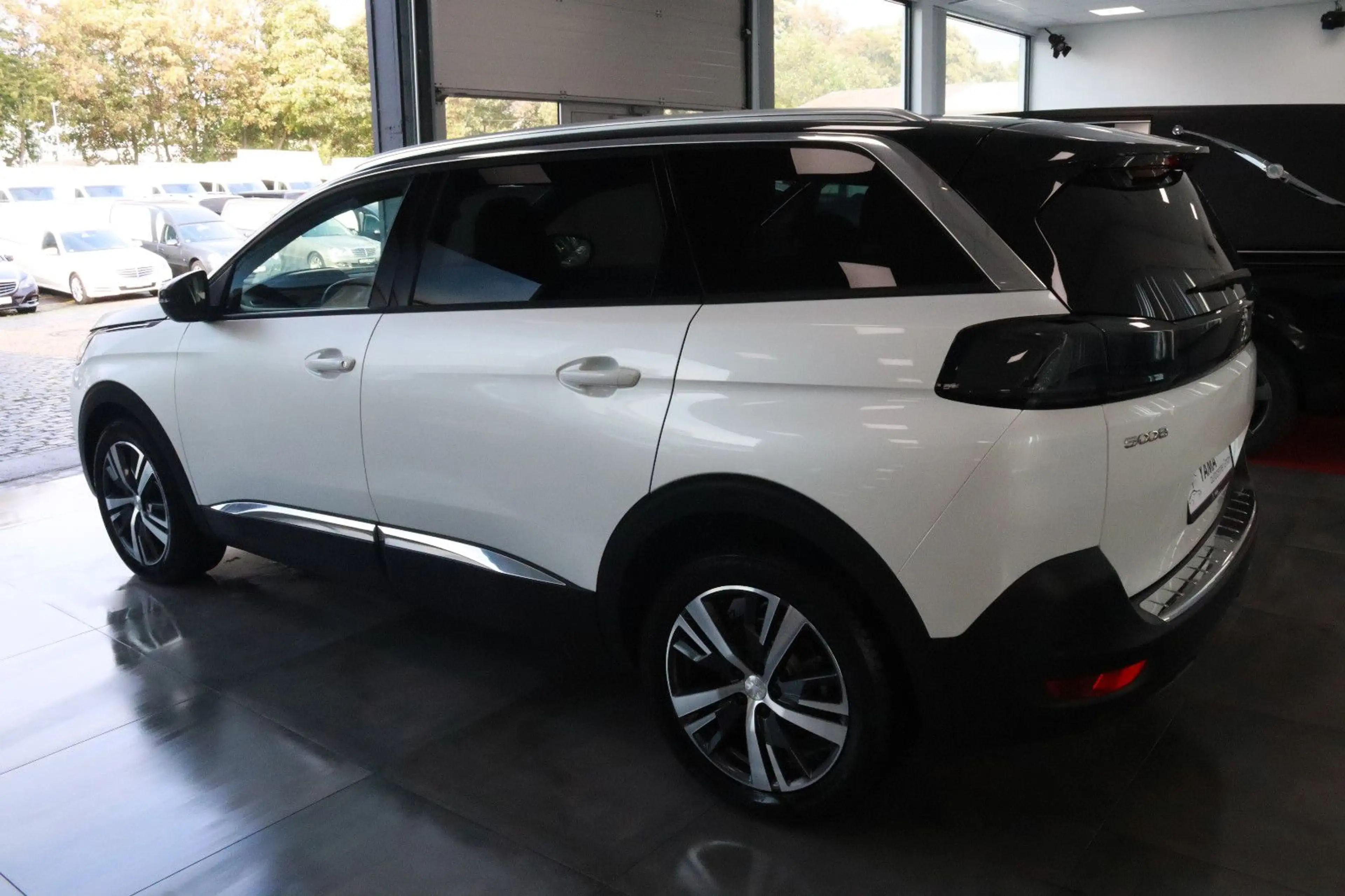Peugeot 5008 Hybrid 136 Allure Pack *1.HAND + 7-SITZER* — photo 5