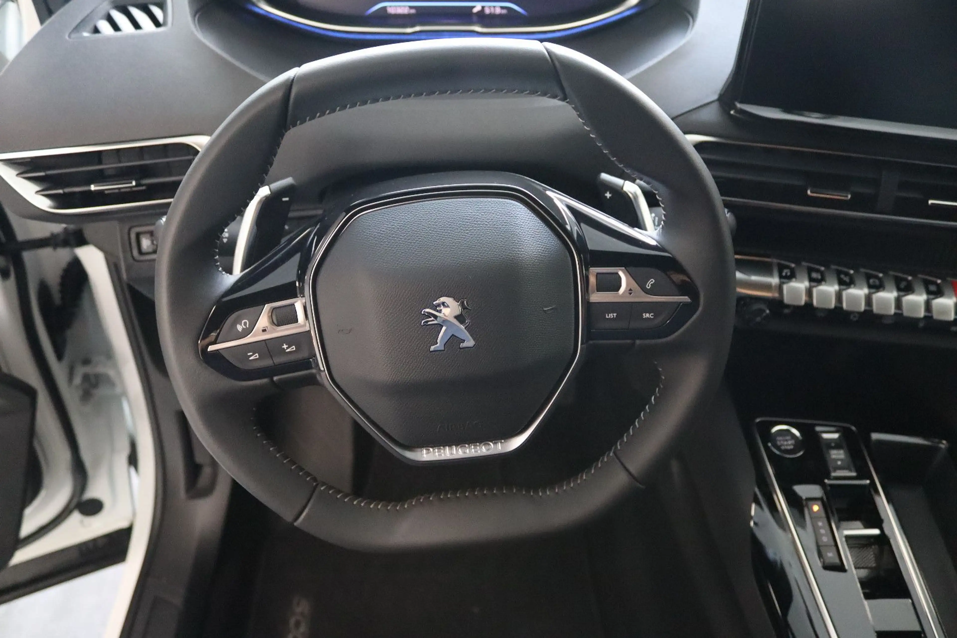 Peugeot 5008 Hybrid 136 Allure Pack *1.HAND + 7-SITZER* — photo 11