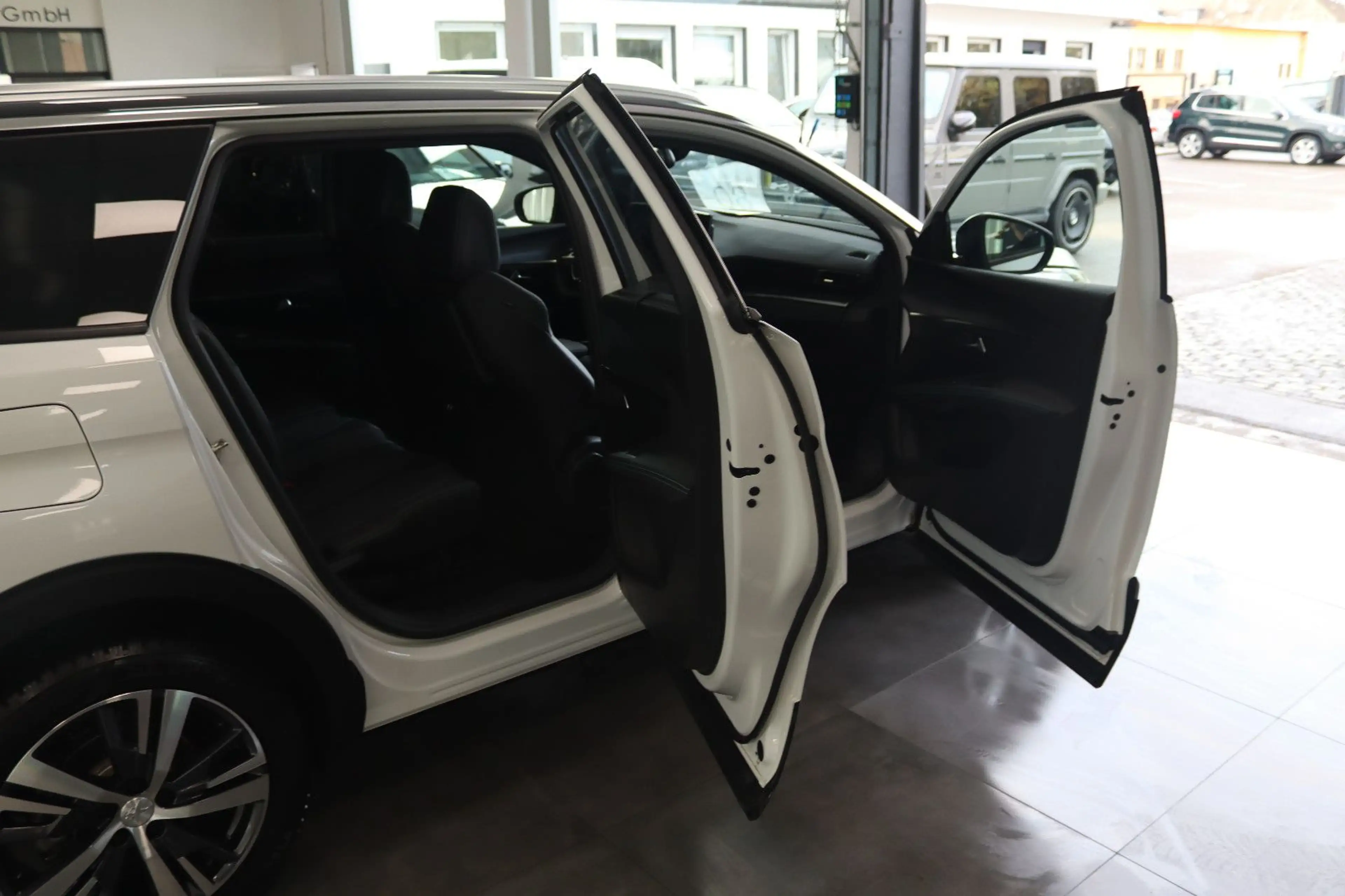 Peugeot 5008 Hybrid 136 Allure Pack *1.HAND + 7-SITZER* — photo 8