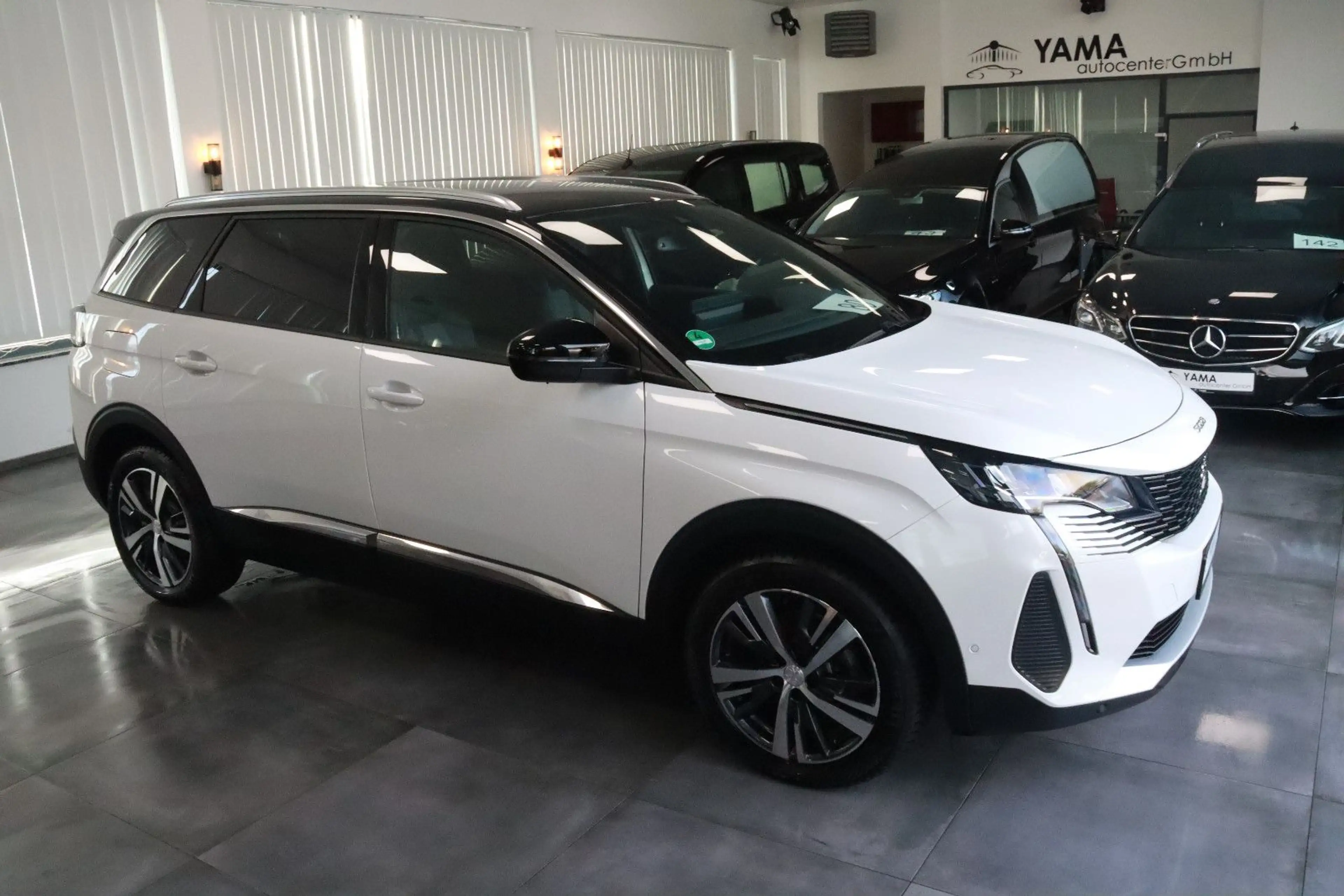 Peugeot 5008 Hybrid 136 Allure Pack *1.HAND + 7-SITZER* — photo 4