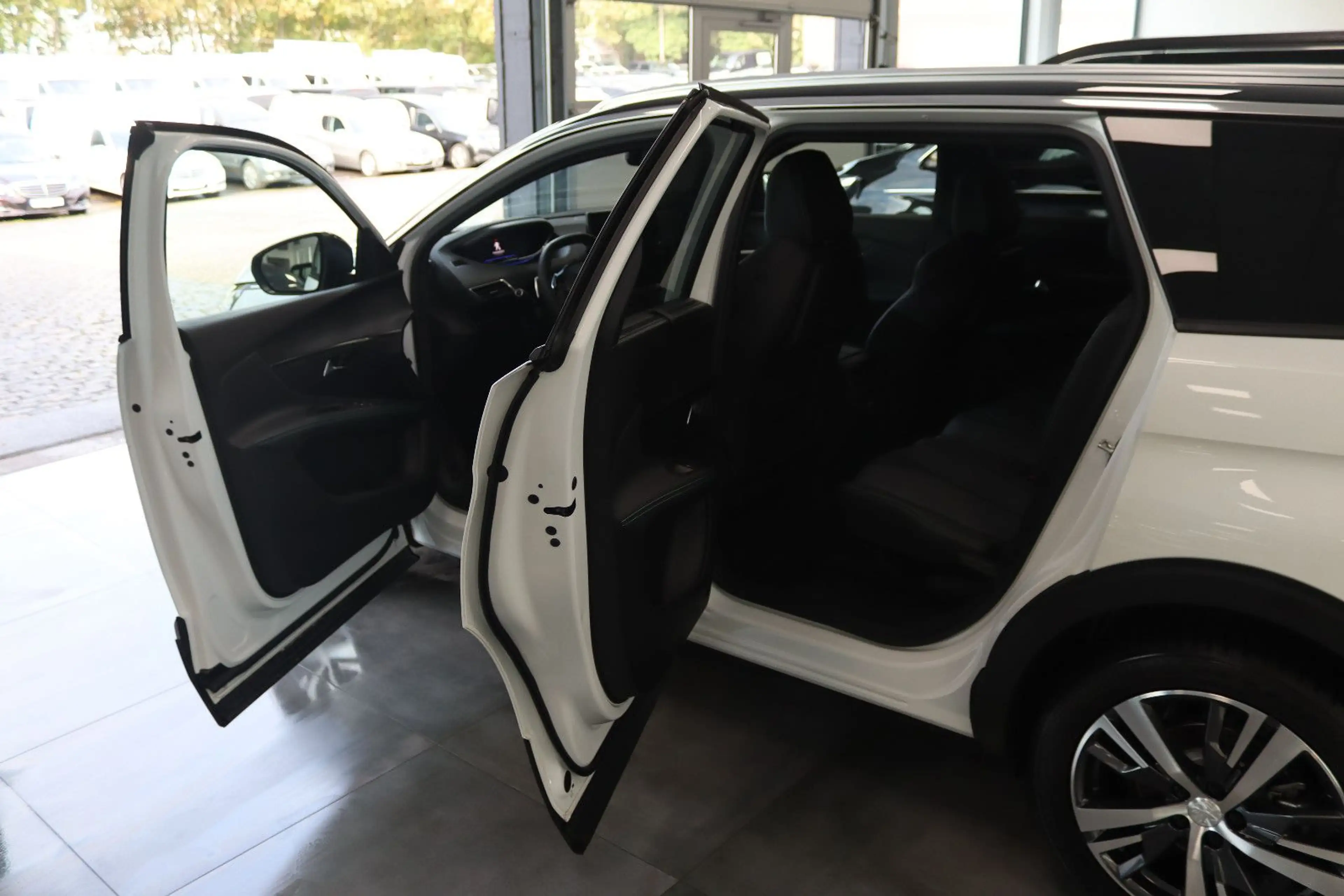 Peugeot 5008 Hybrid 136 Allure Pack *1.HAND + 7-SITZER* — photo 7