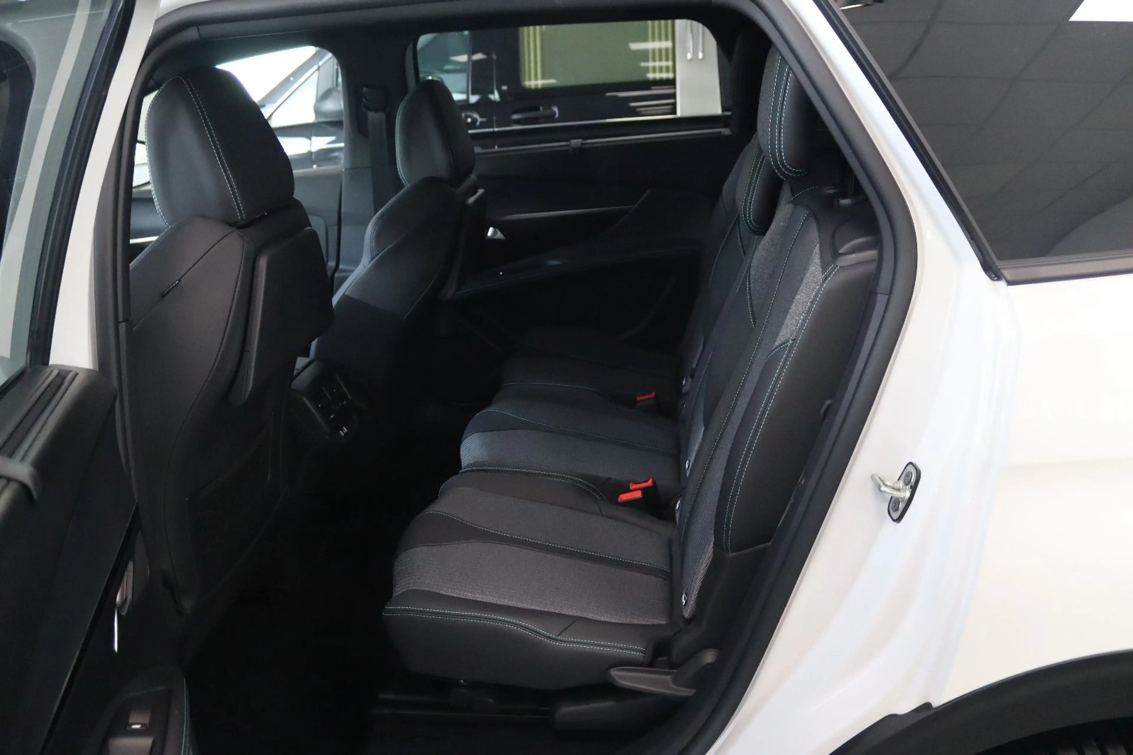 Peugeot 5008 Hybrid 136 Allure Pack *1.HAND + 7-SITZER* — photo 15