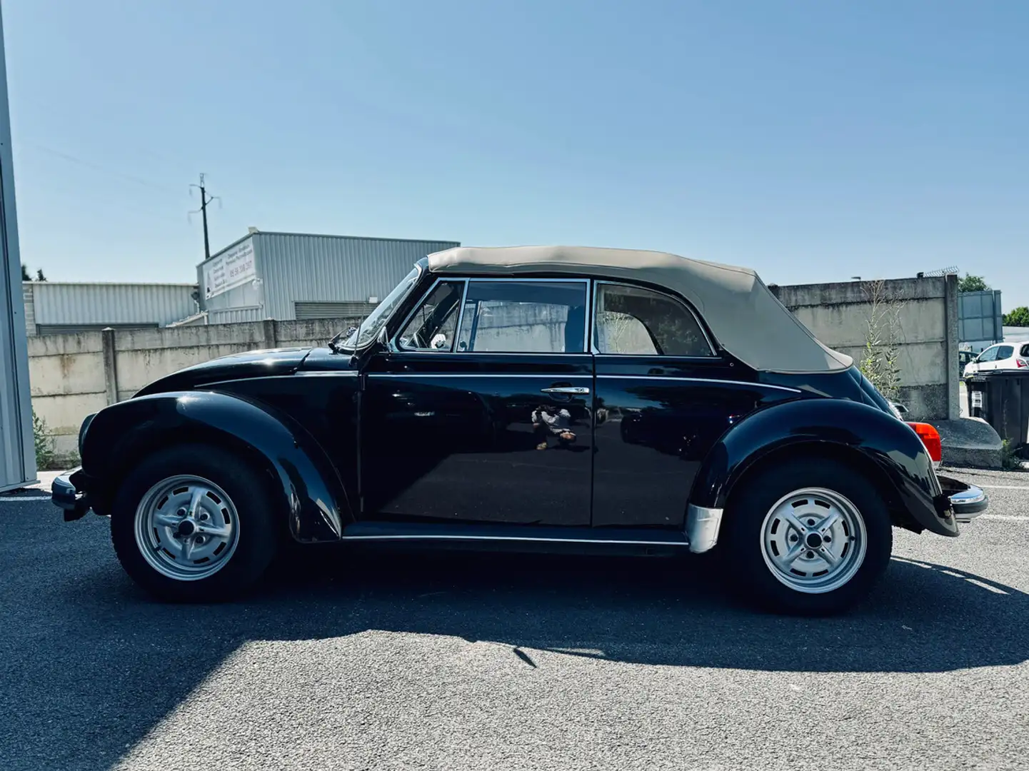 Volkswagen Coccinelle CABRIOLET 1303 DEUXIEME MAIN 1978 GARANTIE 12 MOIS Noir - 2
