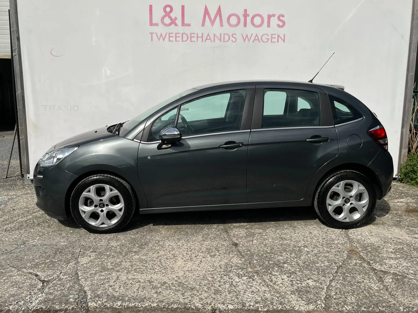 Citroen C3 1.2i PureTech Shine*Carplay Cruise Pdc Alu 16"* Gris - 2