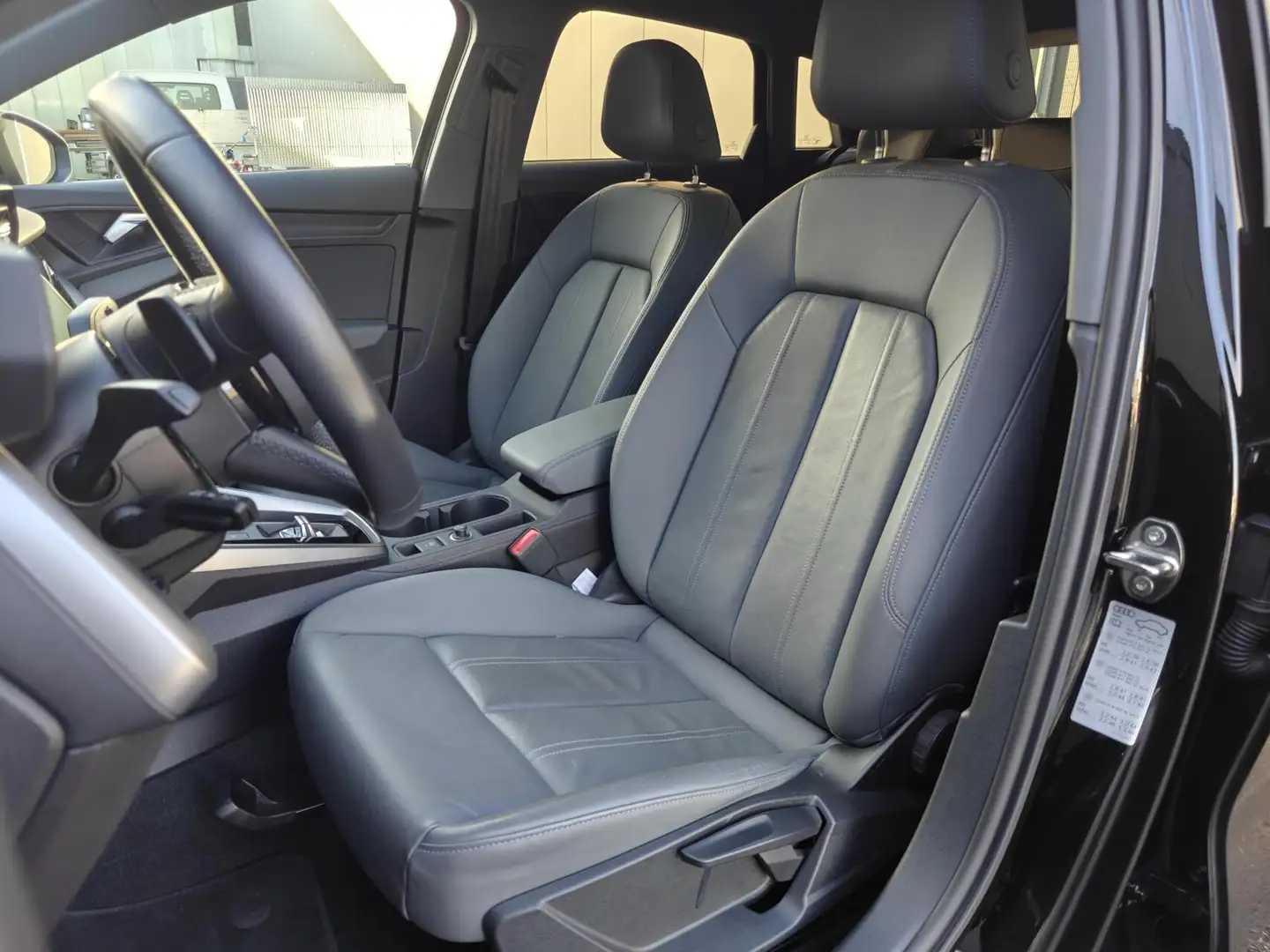 Audi A3 Sportback 40 TFSI e Edition Schwarz - 2