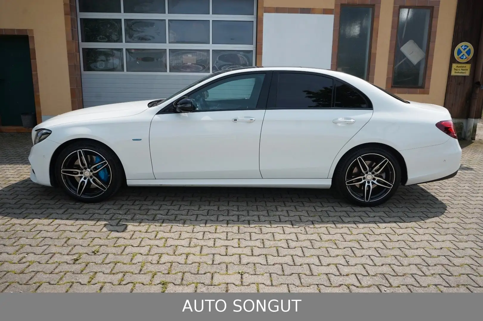 Mercedes-Benz E 350 e Lim. AMG LINE*BURMESTER*PANO*STHZ*TV*360* Weiß - 2