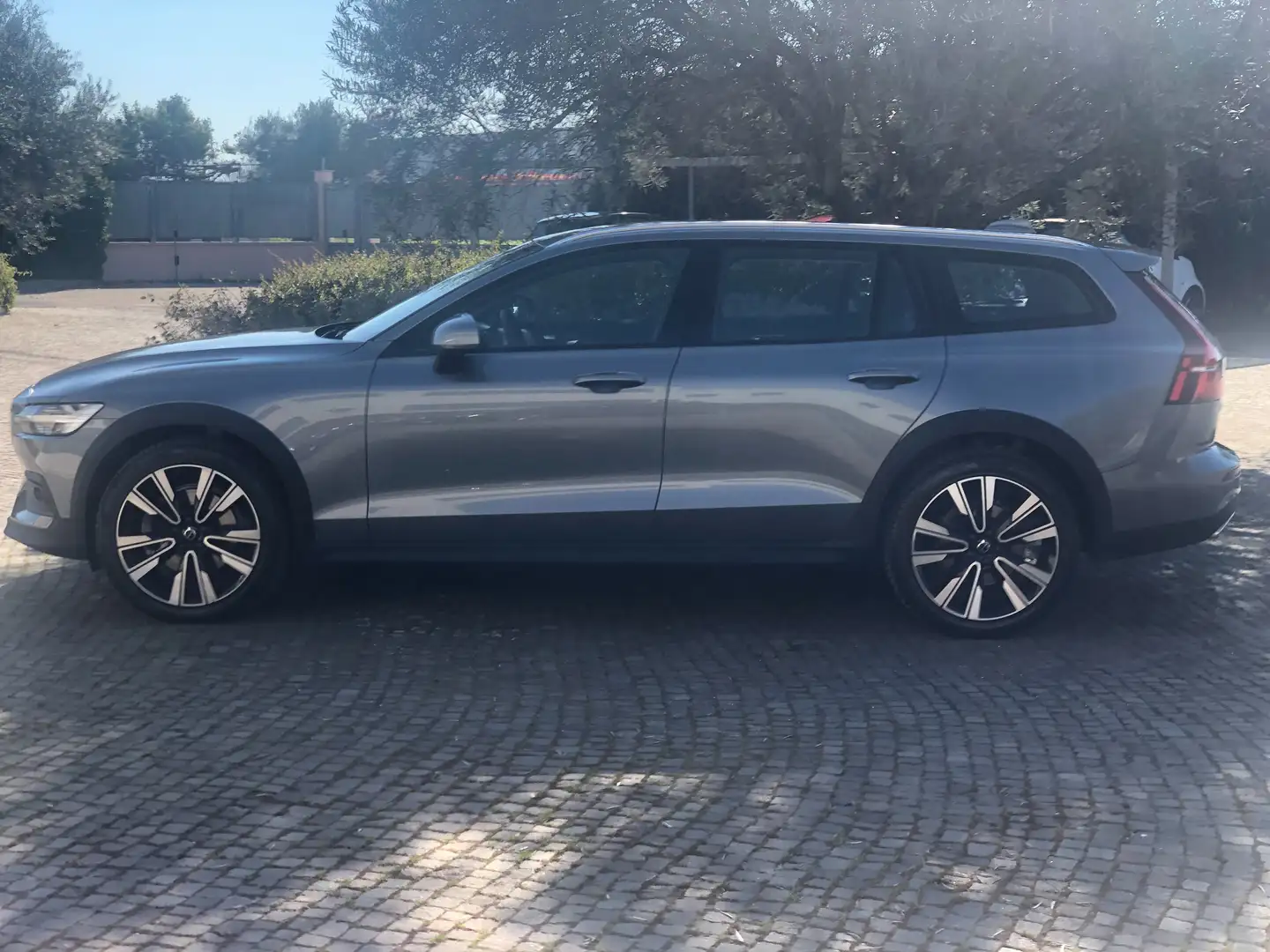 Volvo V60 Cross Country V60 II 2019 Cross Country 2.0 d4 Pro awd Gris - 1