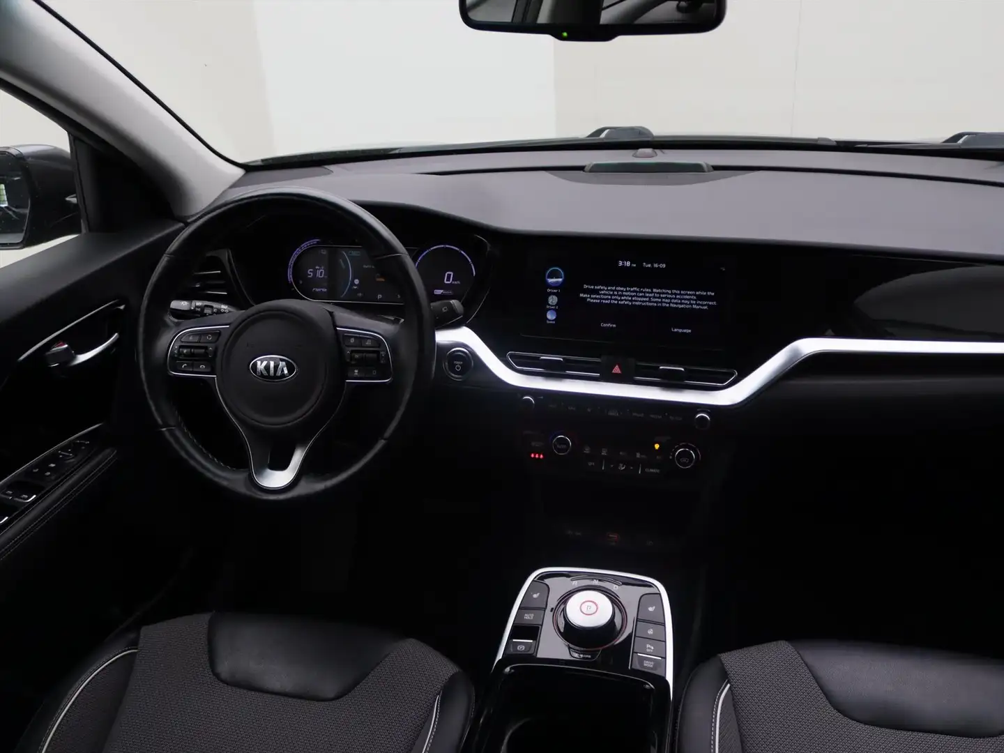 Kia e-Niro DynamicLine 64kWh 204pk 100% SoH [ 3-FASE+ACC+LANE Grijs - 2