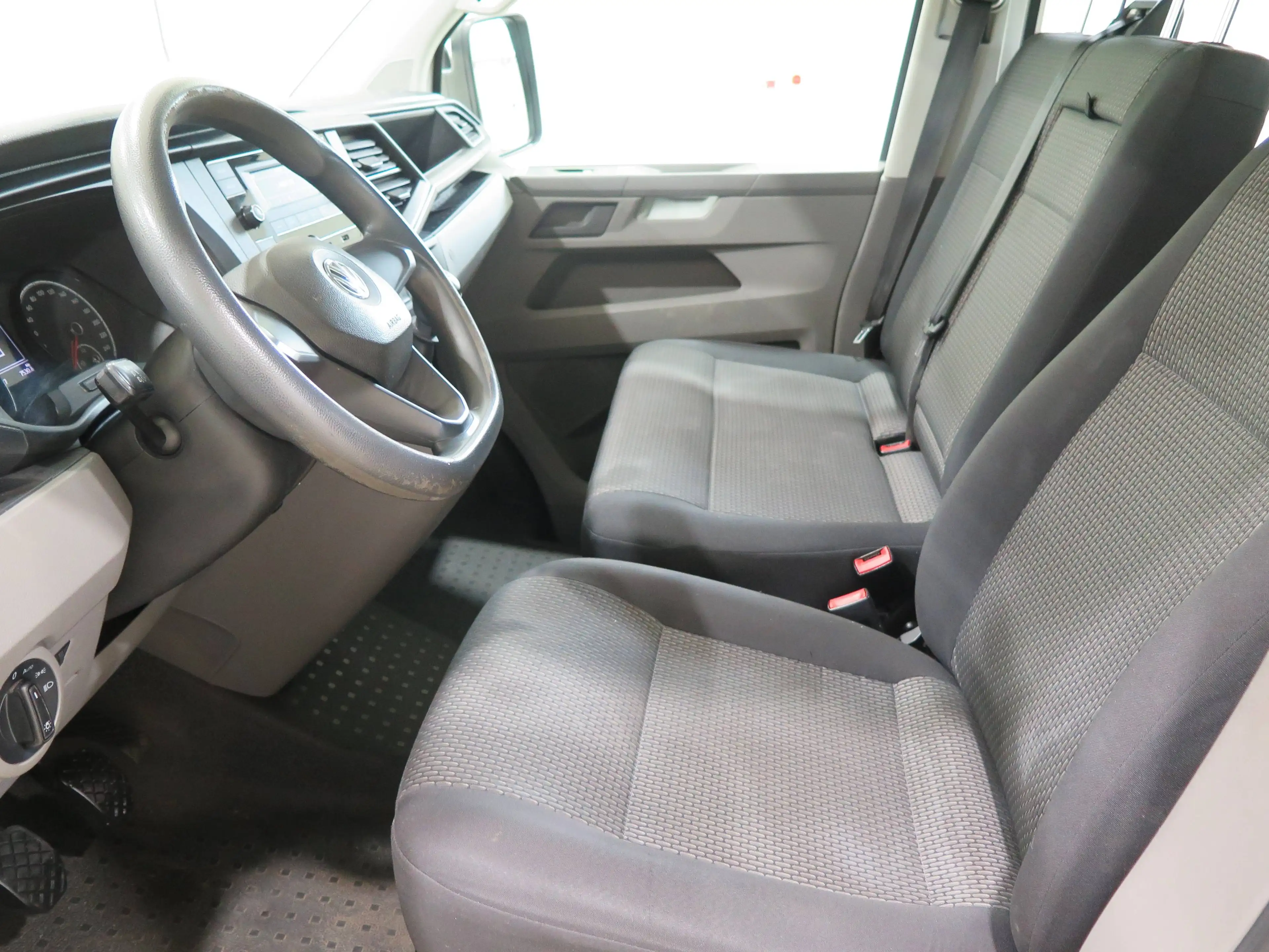 Volkswagen T6.1 Transporter FWD lang Doppelkabine EcoProfi — photo 7