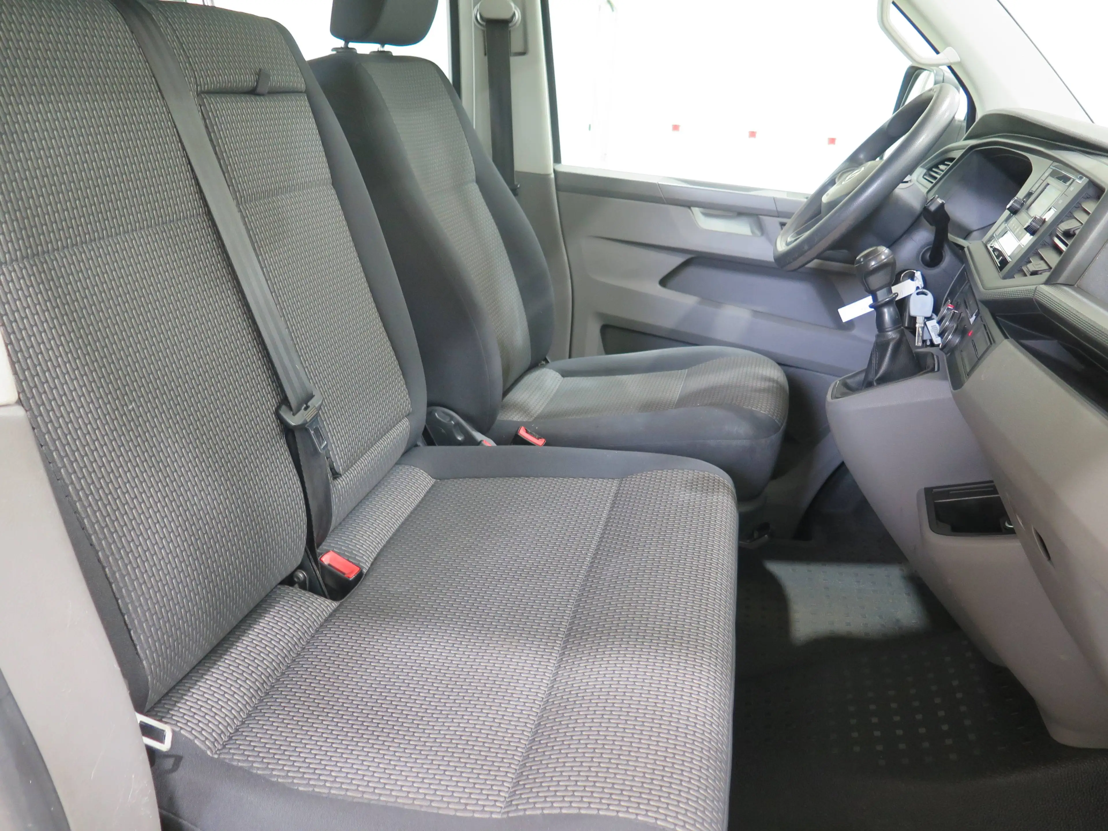 Volkswagen T6.1 Transporter FWD lang Doppelkabine EcoProfi — photo 11