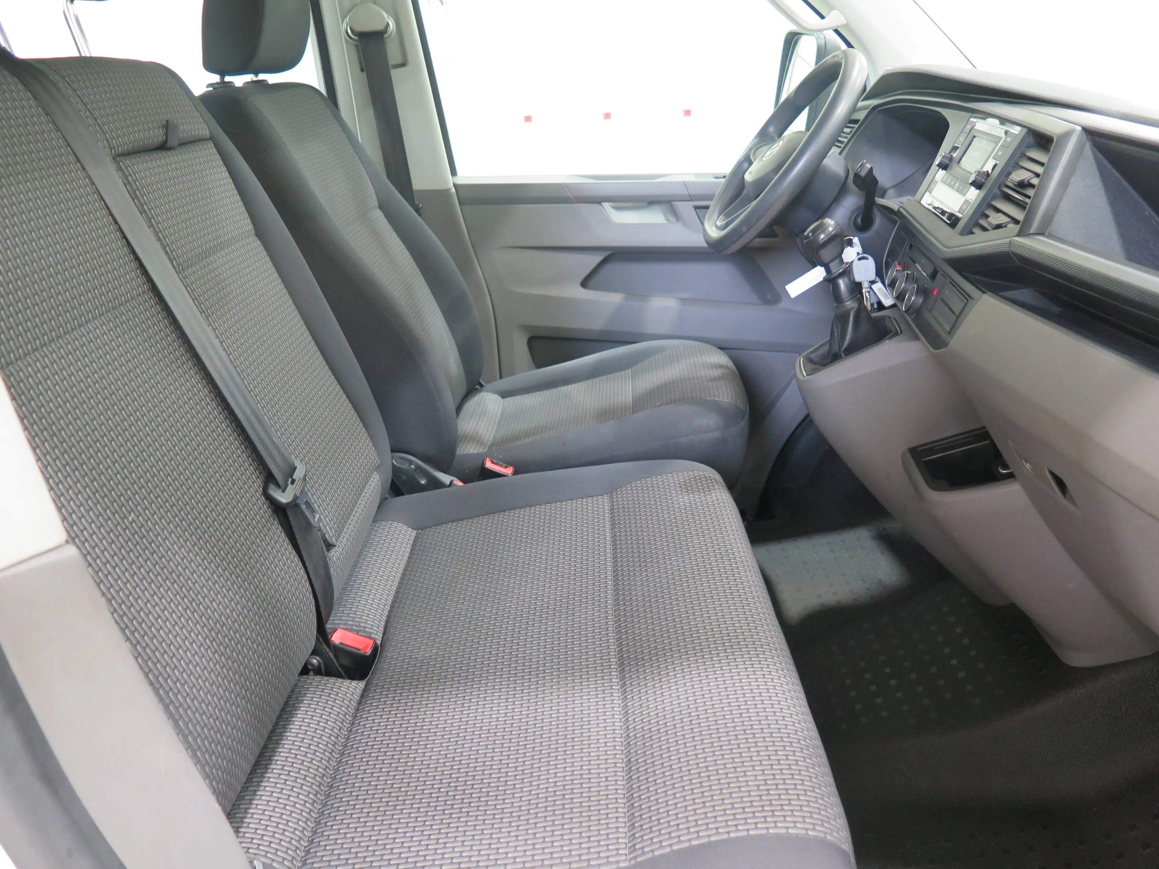 Volkswagen T6.1 Transporter FWD lang Doppelkabine EcoProfi — photo 10