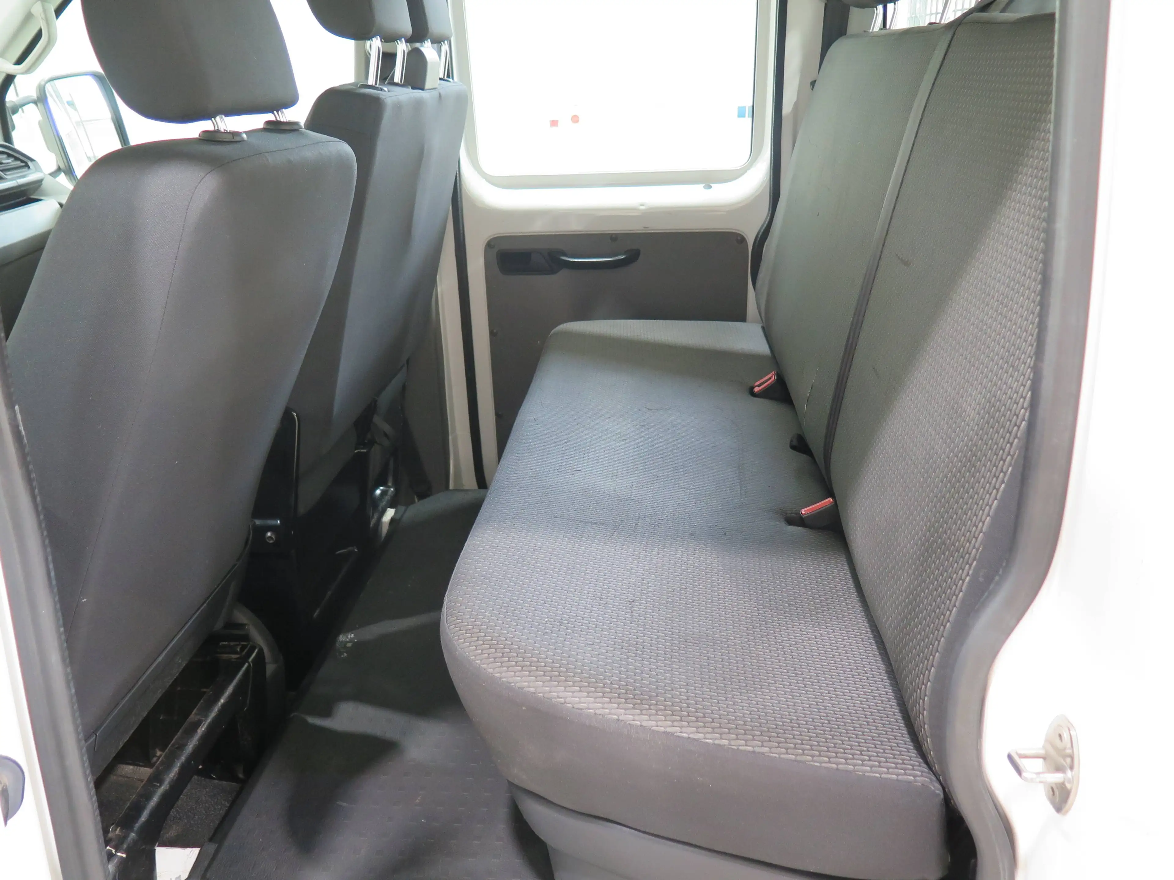 Volkswagen T6.1 Transporter FWD lang Doppelkabine EcoProfi — photo 12