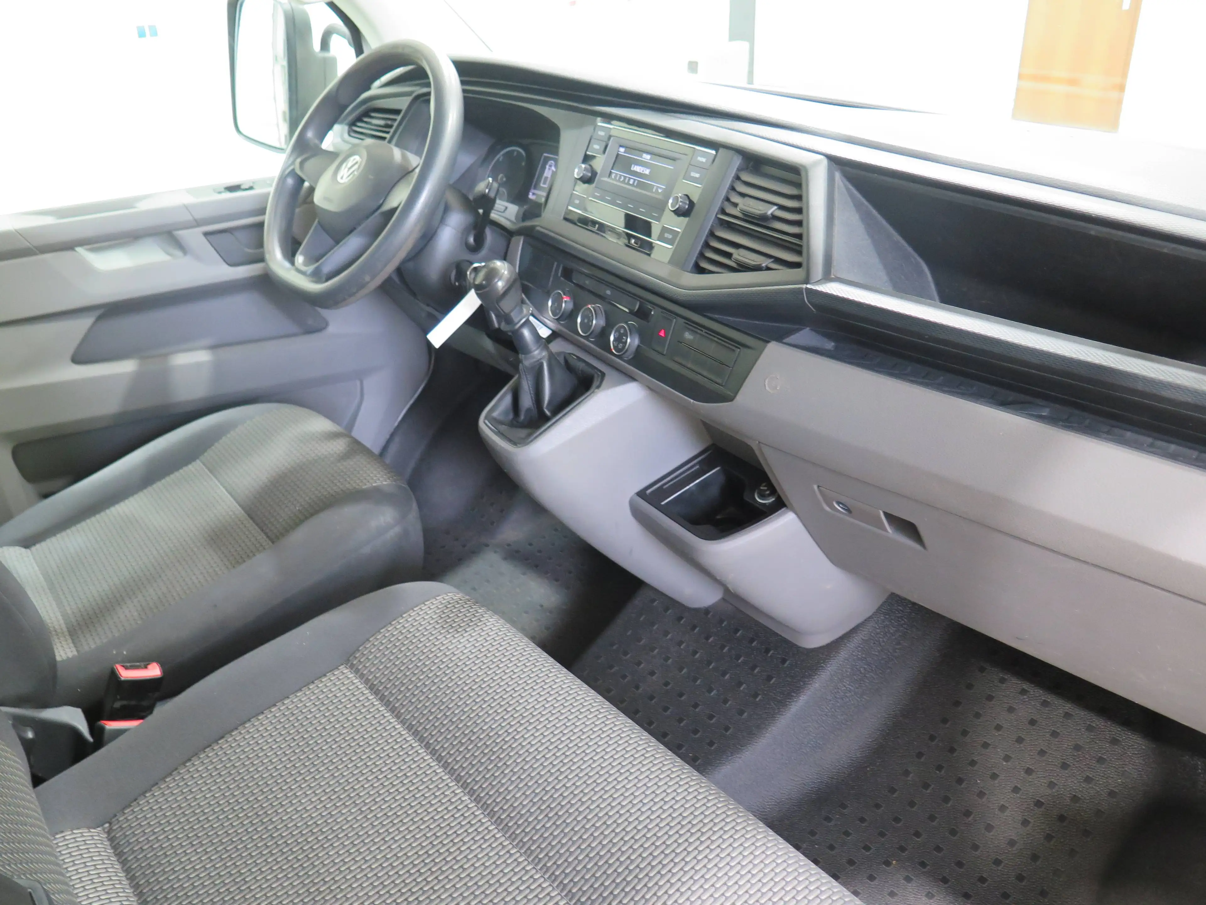 Volkswagen T6.1 Transporter FWD lang Doppelkabine EcoProfi — photo 9
