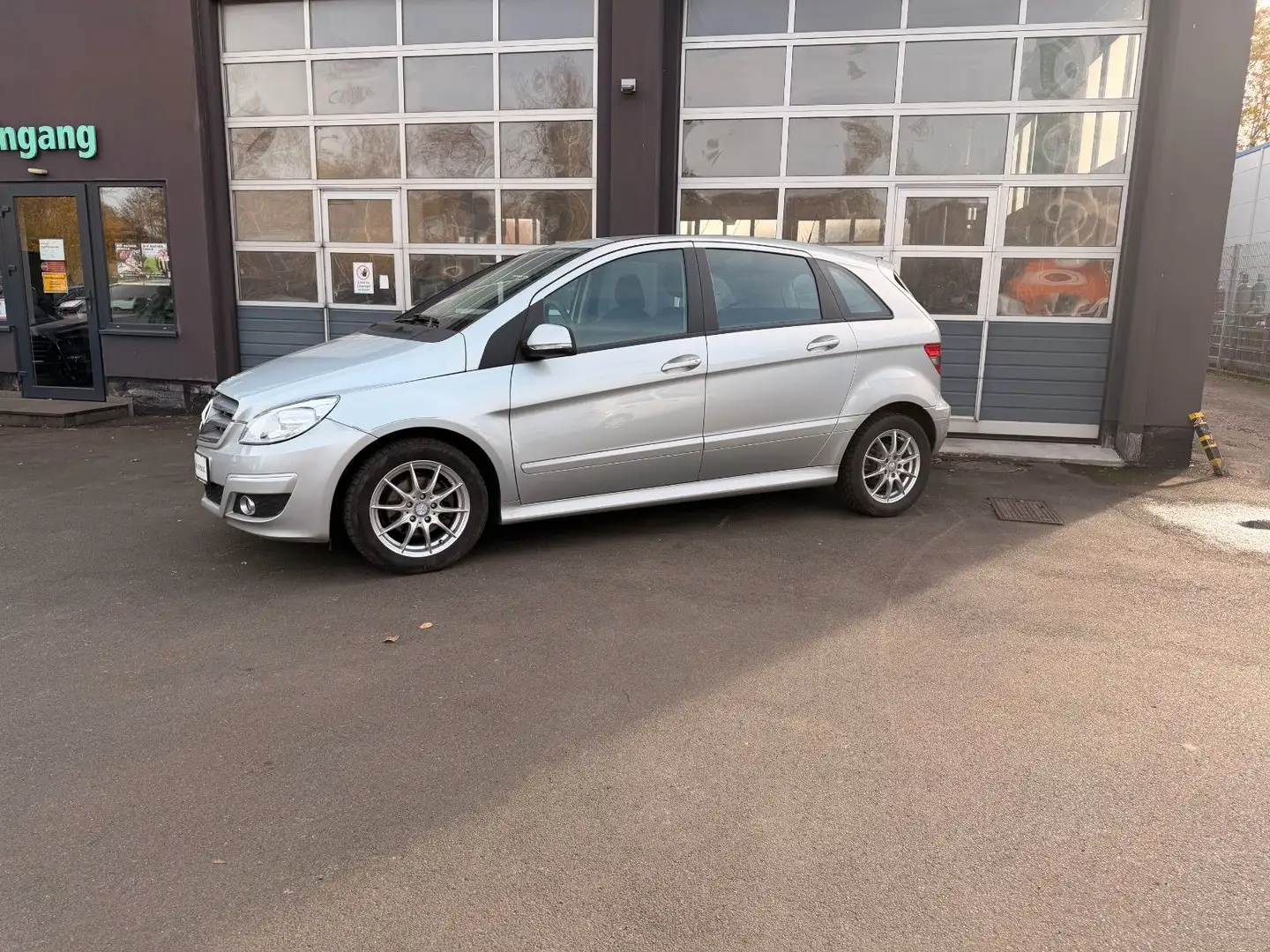 Mercedes-Benz B 180 B180 Sports Tourer Silver - 2