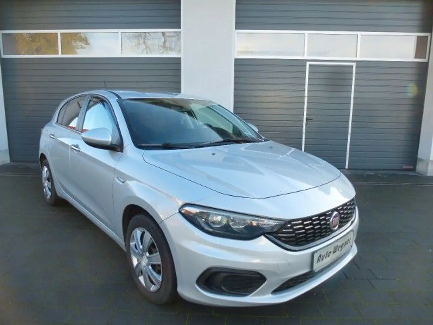 Fiat Tipo 1.4 Easy Klima Navi Alu PDC 8 fach bereift Silber - 2