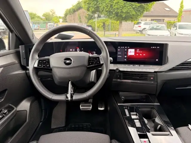 Opel Astra view 8