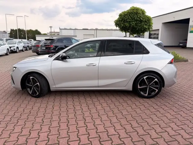 Opel Astra view 6