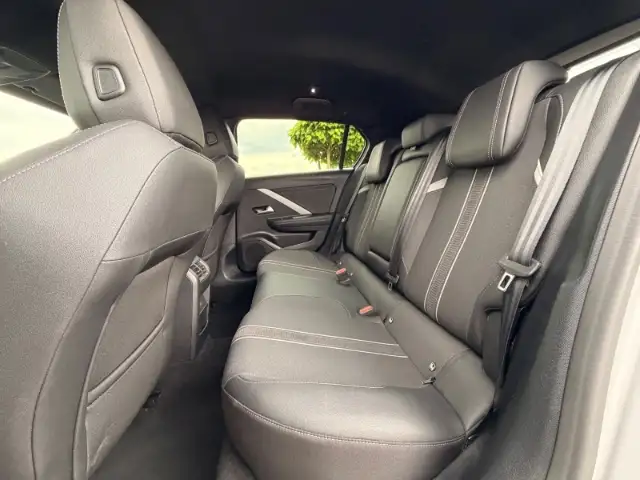 Opel Astra view 11