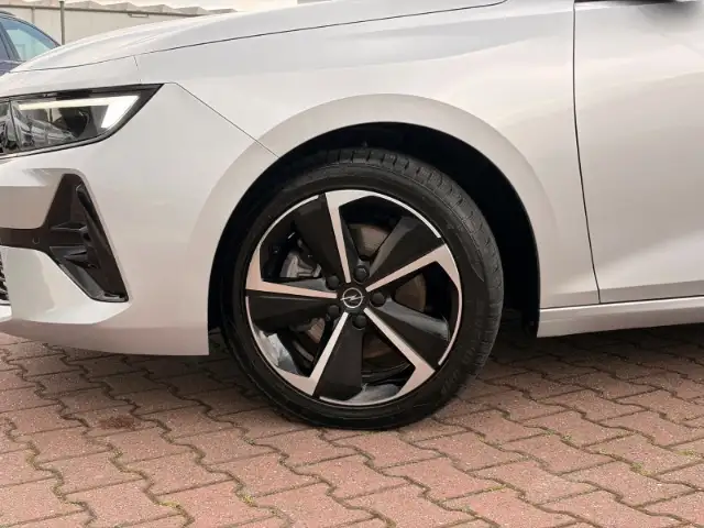 Opel Astra view 7