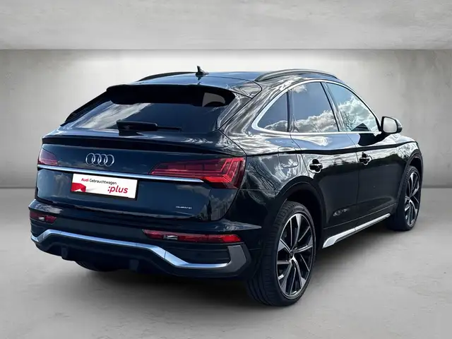 Audi Q5 view 4