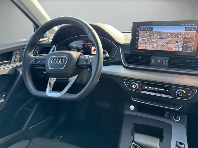 Audi Q5 view 8