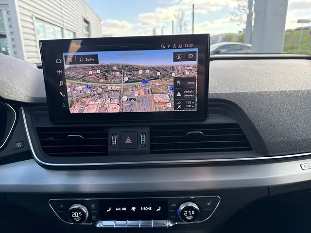 Audi Q5 view 12