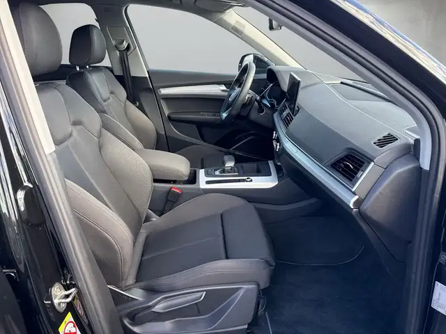 Audi Q5 view 14